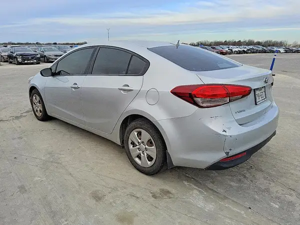 3KPFL4A71HE058867 2017 KIA FORTE - Image 2