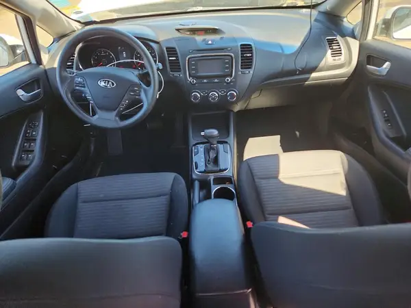 3KPFL4A71HE059372 2017 KIA FORTE - Image 8