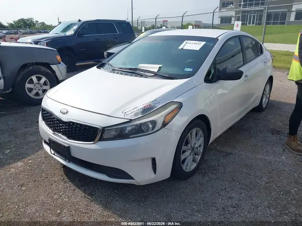 3KPFL4A71HE059856 2017 KIA FORTE - Image 2