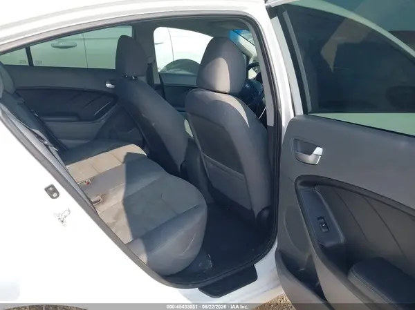 3KPFL4A71HE059856 2017 KIA FORTE - Image 8