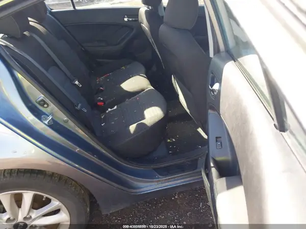 3KPFL4A71HE059887 2017 KIA FORTE - Image 8