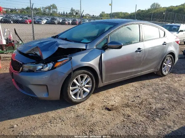 3KPFL4A71HE059890 2017 KIA FORTE - Image 2