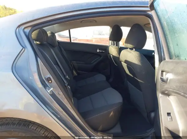 3KPFL4A71HE059890 2017 KIA FORTE - Image 8