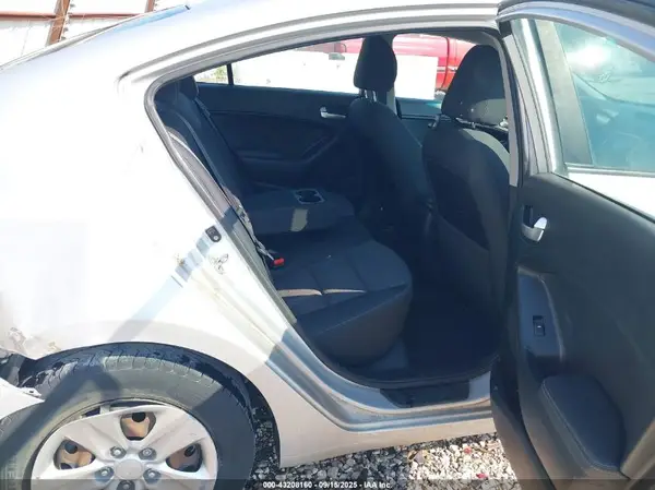 3KPFL4A71HE062840 2017 KIA FORTE - Image 8