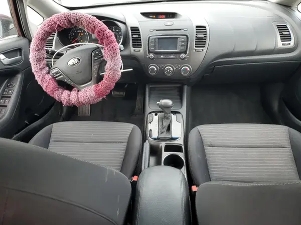 3KPFL4A71HE067102 2017 KIA FORTE - Image 8