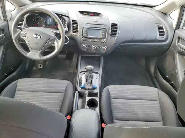 3KPFL4A71HE068315 2017 KIA FORTE - Image 8
