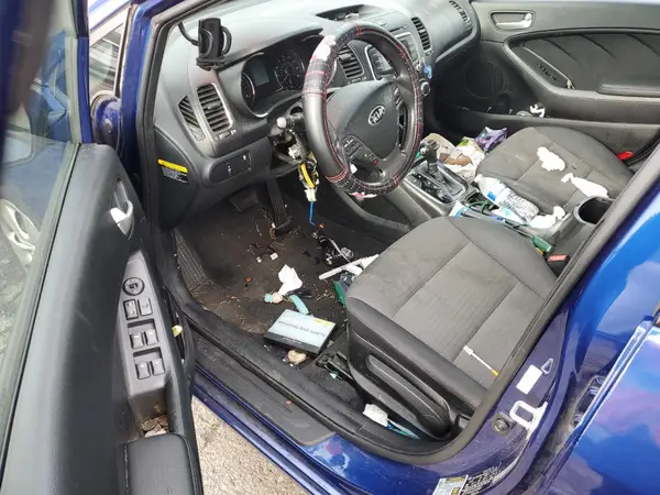 3KPFL4A71HE069657 2017 KIA FORTE - Image 8