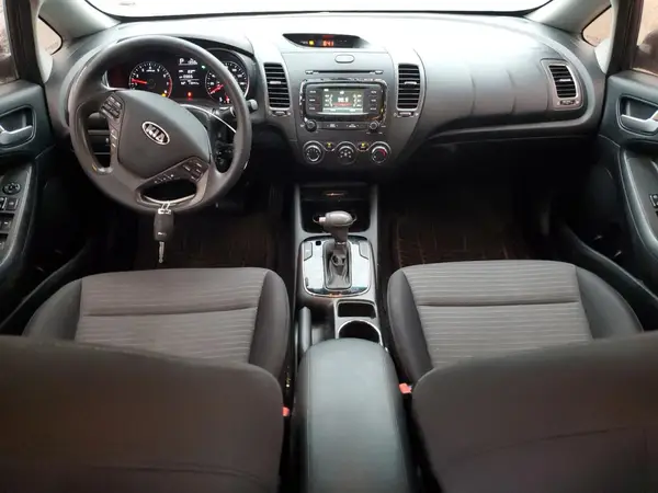 3KPFL4A71HE070906 2017 KIA FORTE - Image 8
