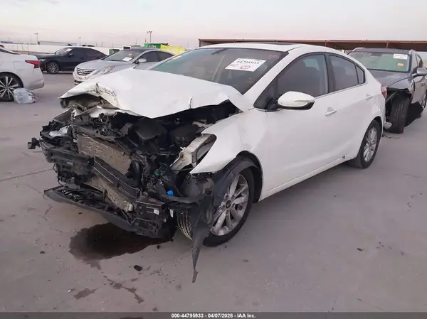 3KPFL4A71HE074695 2017 KIA FORTE - Image 2