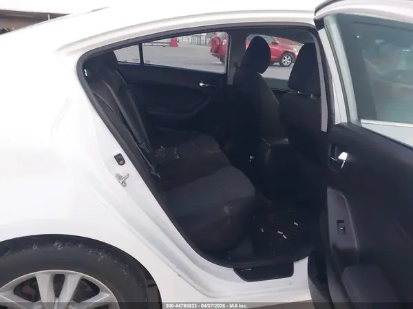 3KPFL4A71HE074695 2017 KIA FORTE - Image 8