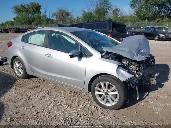 3KPFL4A71HE075653 2017 KIA FORTE - Image 1