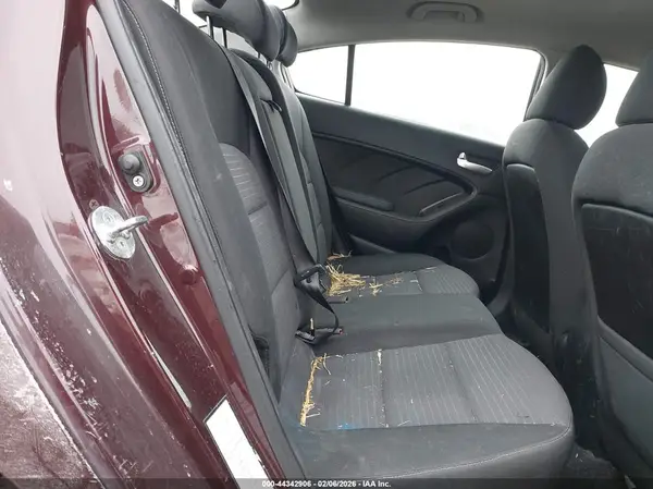 3KPFL4A71HE077127 2017 KIA FORTE - Image 8