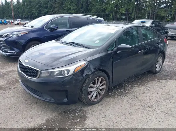 3KPFL4A71HE078777 2017 KIA FORTE - Image 2