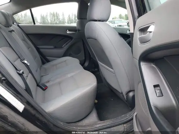 3KPFL4A71HE078777 2017 KIA FORTE - Image 8