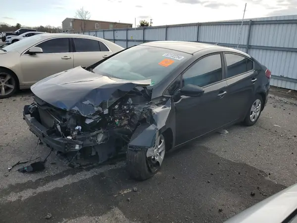 3KPFL4A71HE081615 2017 KIA FORTE - Image 1