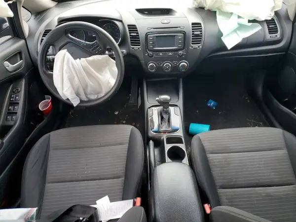 3KPFL4A71HE081615 2017 KIA FORTE - Image 8