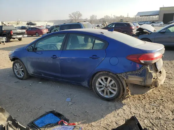 3KPFL4A71HE082585 2017 KIA FORTE - Image 2