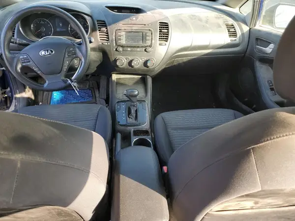 3KPFL4A71HE082585 2017 KIA FORTE - Image 8