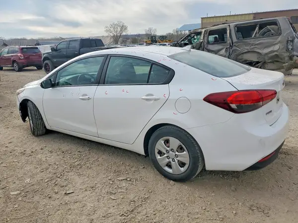 3KPFL4A71HE084580 2017 KIA FORTE - Image 2
