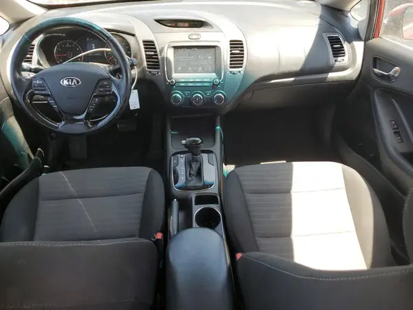 3KPFL4A71HE085180 2017 KIA FORTE - Image 8