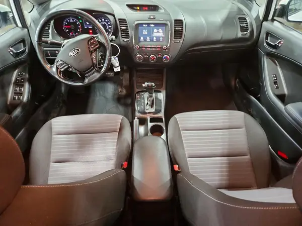 3KPFL4A71HE086698 2017 KIA FORTE - Image 8