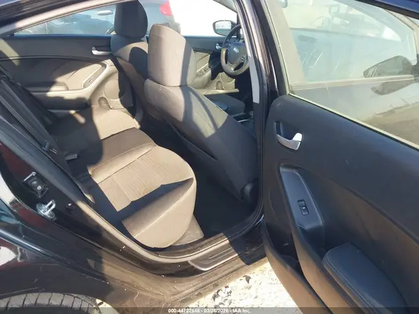 3KPFL4A71HE093134 2017 KIA FORTE - Image 8
