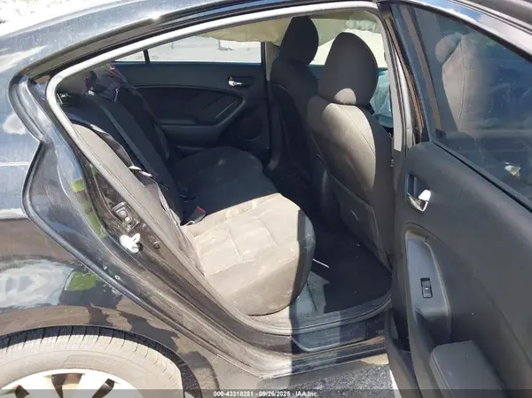3KPFL4A71HE095112 2017 KIA FORTE - Image 8