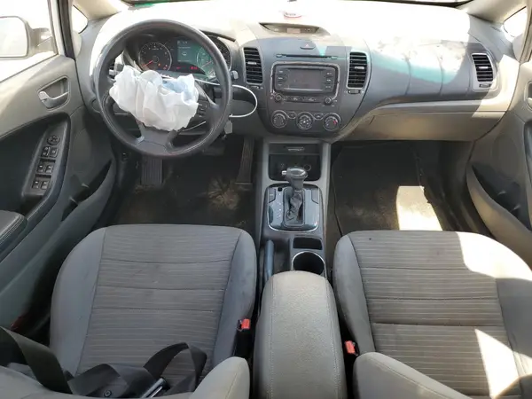 3KPFL4A71HE102527 2017 KIA FORTE - Image 8