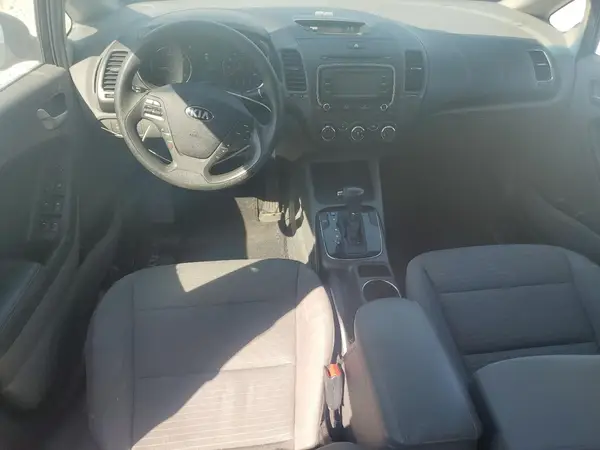 3KPFL4A71HE104410 2017 KIA FORTE - Image 8