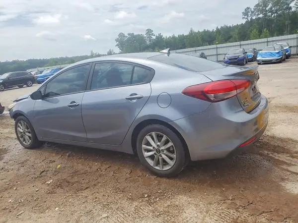 3KPFL4A71HE106156 2017 KIA FORTE - Image 2