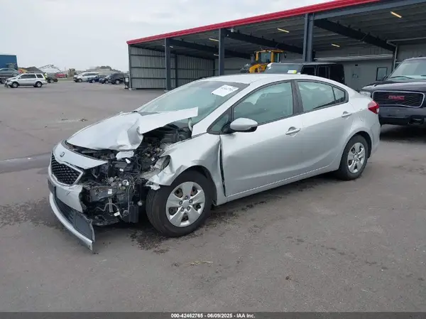 3KPFL4A71HE107100 2017 KIA FORTE - Image 2
