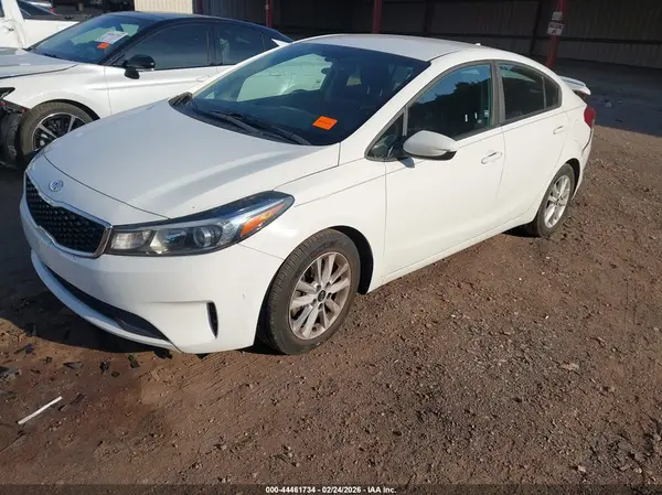 3KPFL4A71HE108330 2017 KIA FORTE - Image 2
