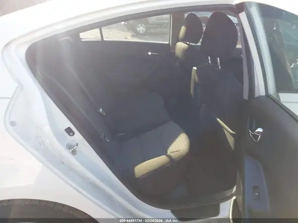 3KPFL4A71HE108330 2017 KIA FORTE - Image 8