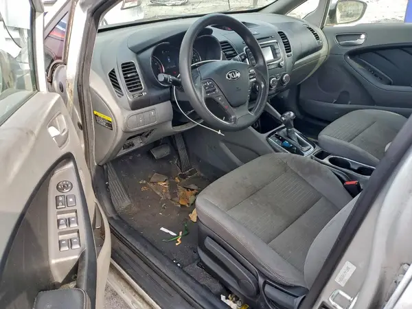 3KPFL4A71HE108814 2017 KIA FORTE - Image 8