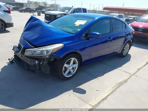 3KPFL4A71HE112779 2017 KIA FORTE - Image 2