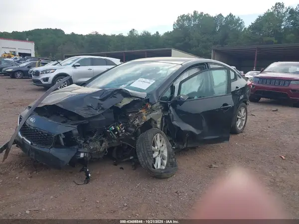 3KPFL4A71HE114998 2017 KIA FORTE - Image 2