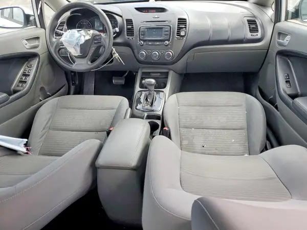 3KPFL4A71HE117058 2017 KIA FORTE - Image 8