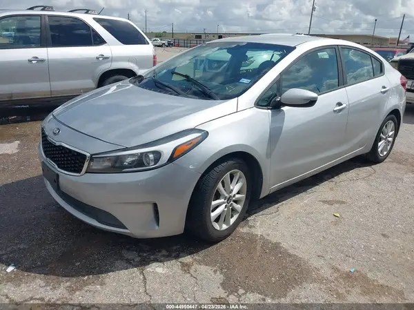 3KPFL4A71HE117223 2017 KIA FORTE - Image 2