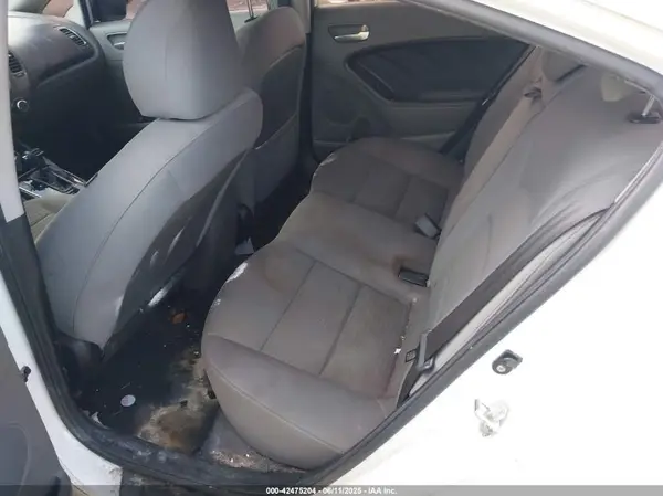 3KPFL4A71HE122826 2017 KIA FORTE - Image 8