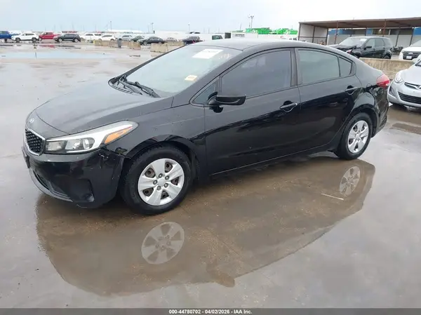 3KPFL4A71HE123376 2017 KIA FORTE - Image 2