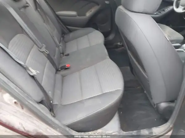 3KPFL4A71HE124379 2017 KIA FORTE - Image 8