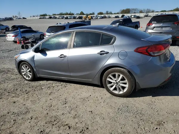 3KPFL4A71HE127945 2017 KIA FORTE - Image 2