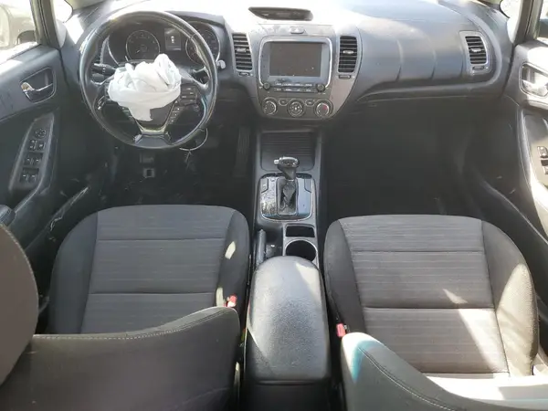 3KPFL4A71HE127945 2017 KIA FORTE - Image 8