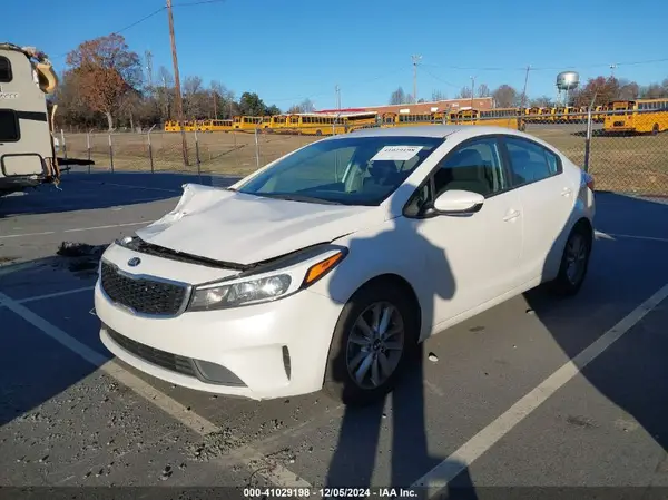 3KPFL4A71HE129209 2017 KIA FORTE - Image 2