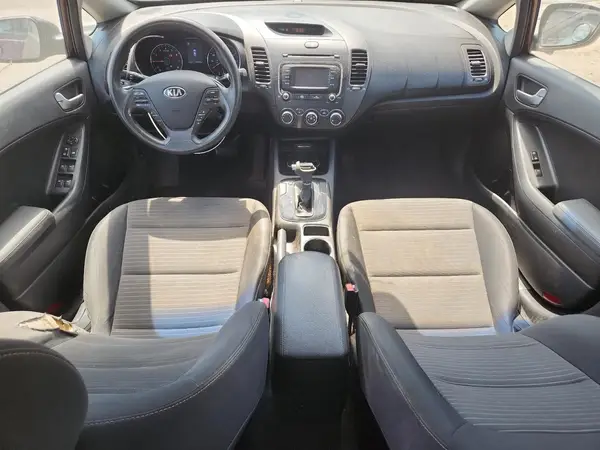 3KPFL4A71HE129534 2017 KIA FORTE - Image 8