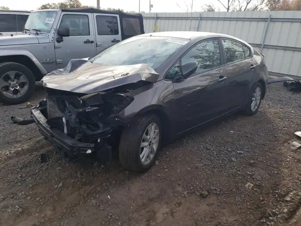 3KPFL4A71HE132899 2017 KIA FORTE - Image 1