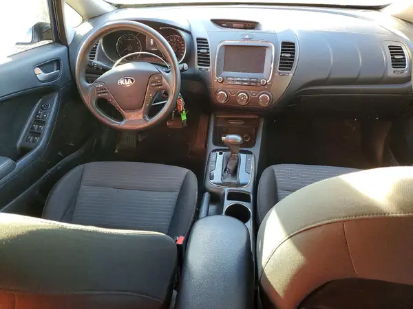 3KPFL4A71HE135267 2017 KIA FORTE - Image 8
