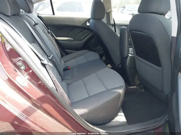 3KPFL4A71HE136998 2017 KIA FORTE - Image 8