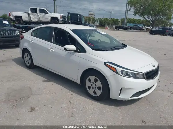 3KPFL4A71HE139044 2017 KIA FORTE - Image 1