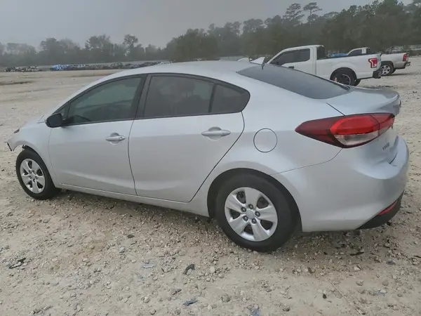 3KPFL4A71HE139819 2017 KIA FORTE - Image 2